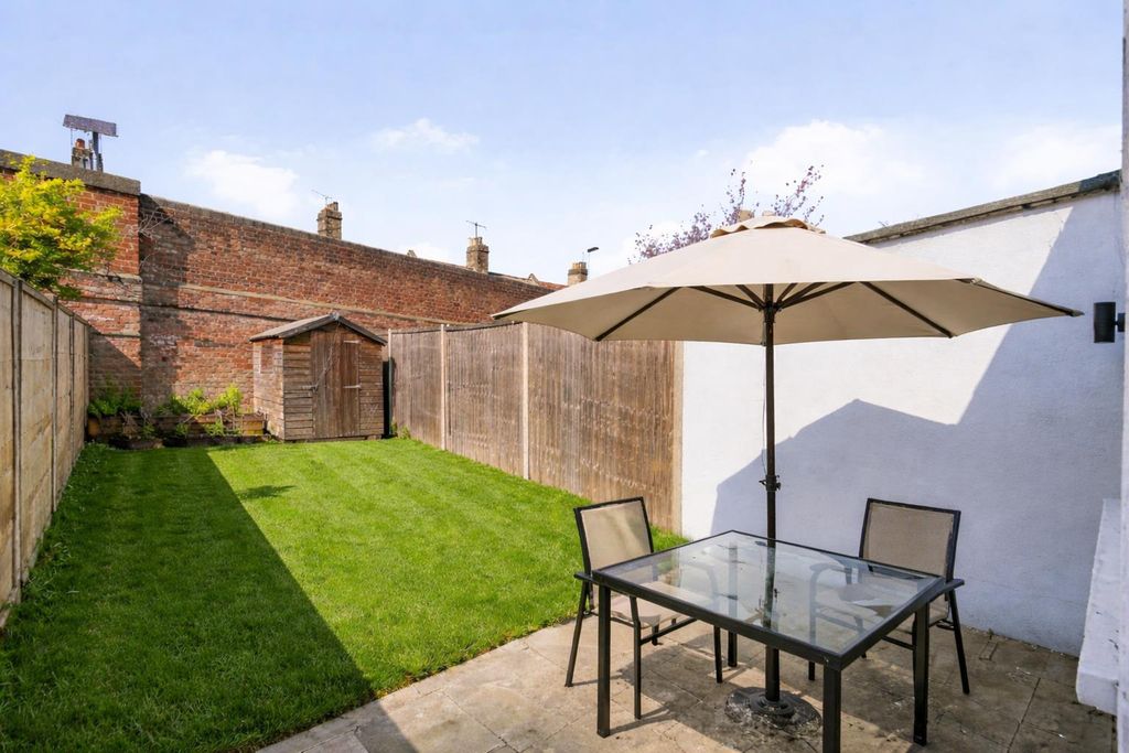 Property photo 2 of 19