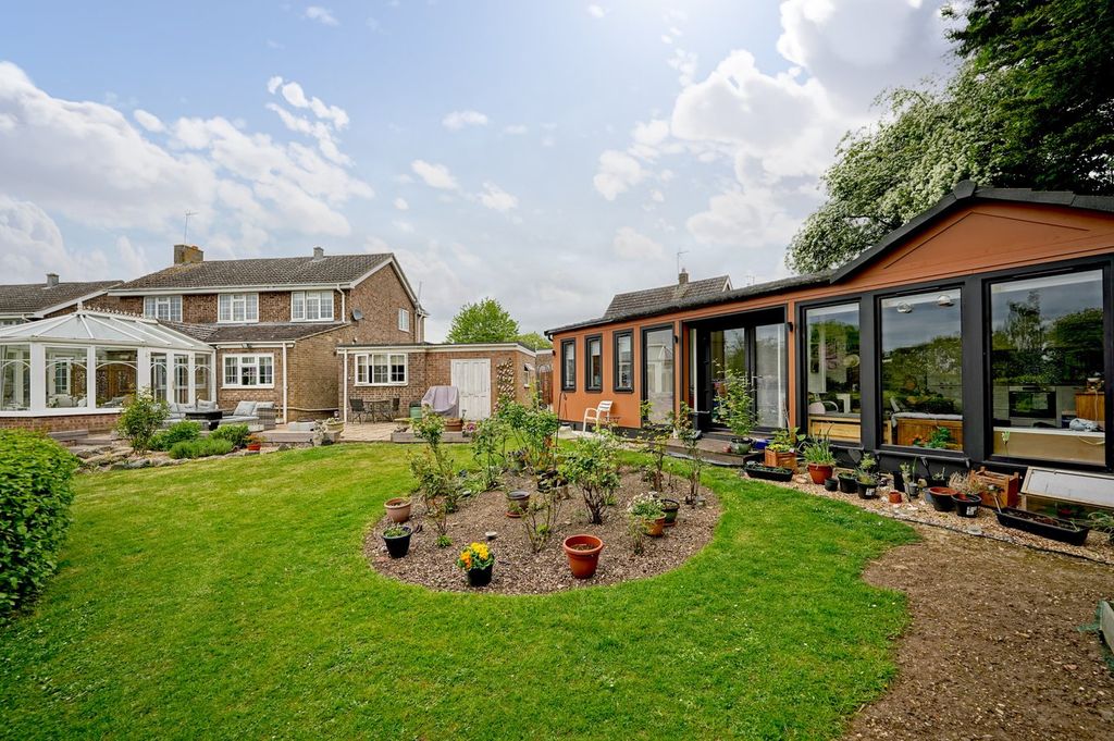 Property photo 1 of 28