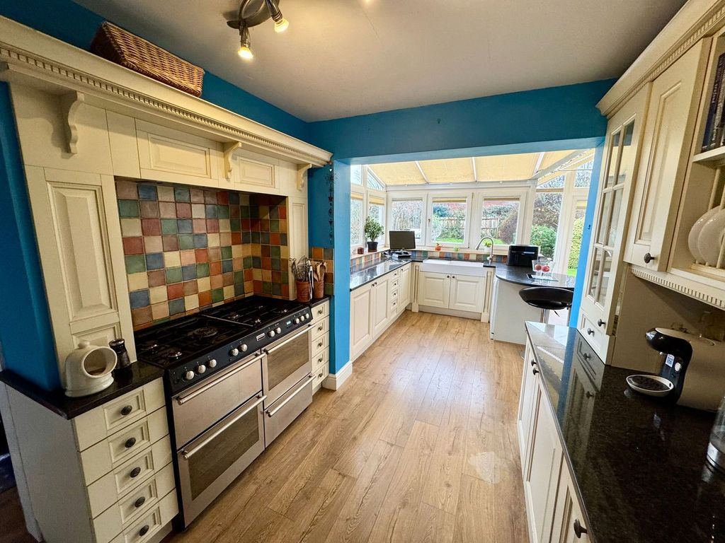 Property photo 2 of 31