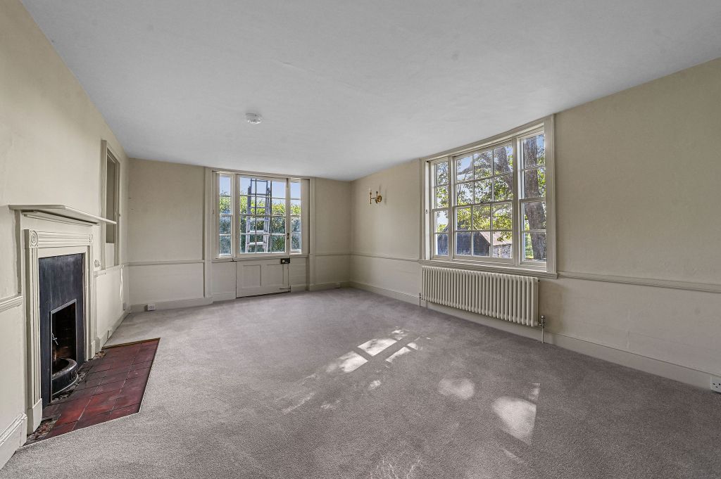 Property photo 2 of 22