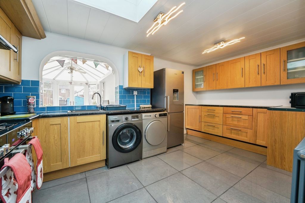 Property photo 2 of 16 Pbox-Img.Jpg