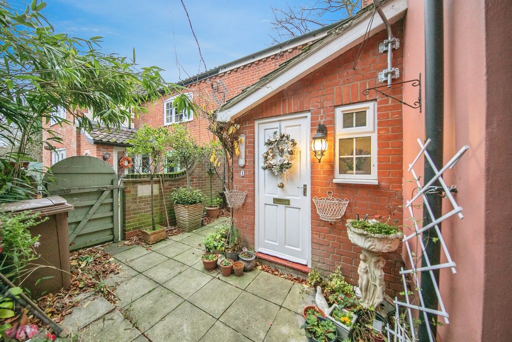 Property photo 1 of 4