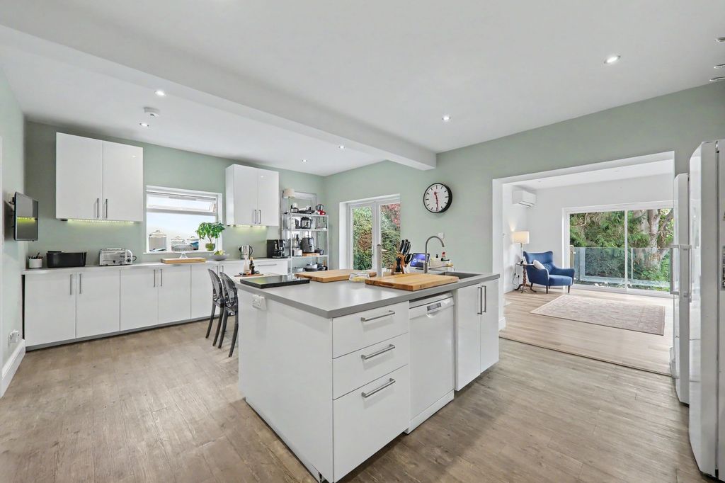 Property photo 2 of 36 Magnificent Kitchen/Breakfast Room