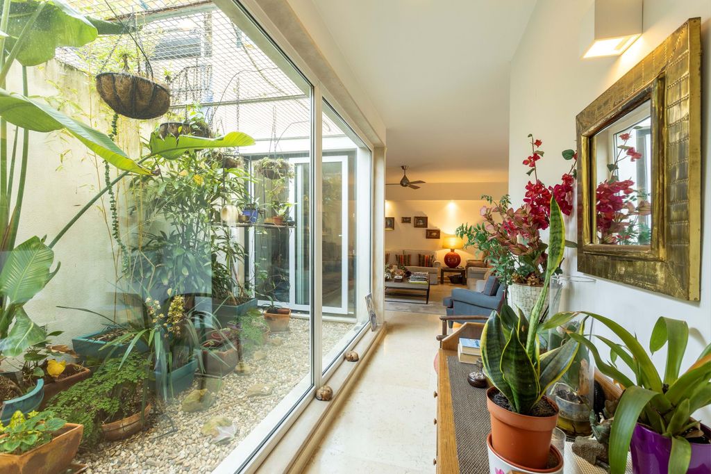 Property photo 2 of 38