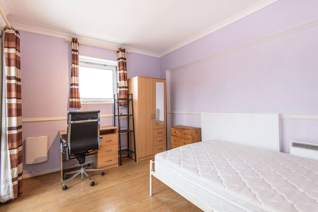 Property photo 2 of 6