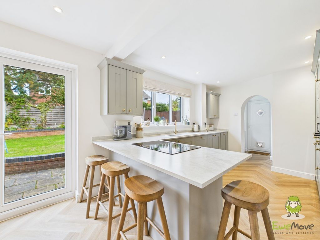 Property photo 2 of 16 Cam02463G0-Pr0086-Still007