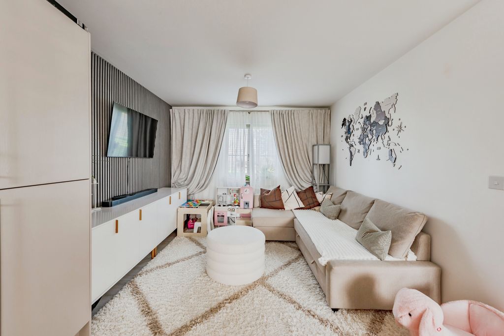 Property photo 2 of 20