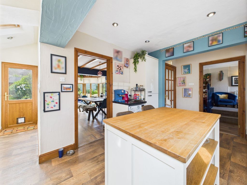 Property photo 2 of 25