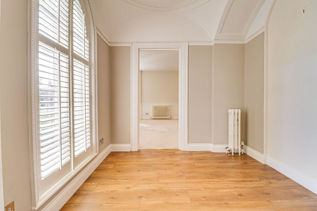 Additional image 12 of 3 bed flat for saleLeyton Green, Harpenden, Hertfordshire AL5