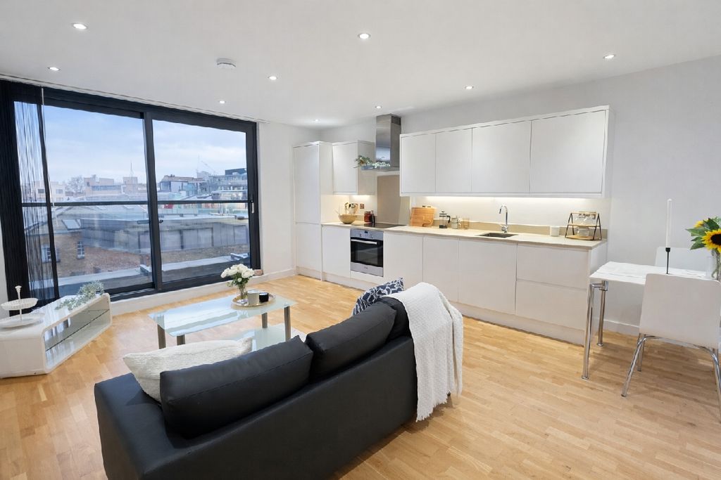 Property photo 2 of 11 Photo 1