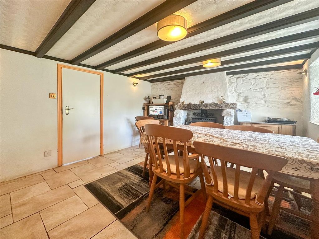 Property photo 2 of 27