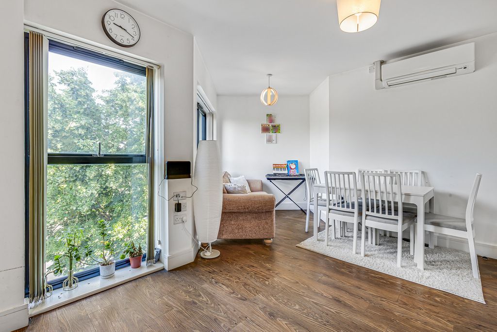 Property photo 3 of 10