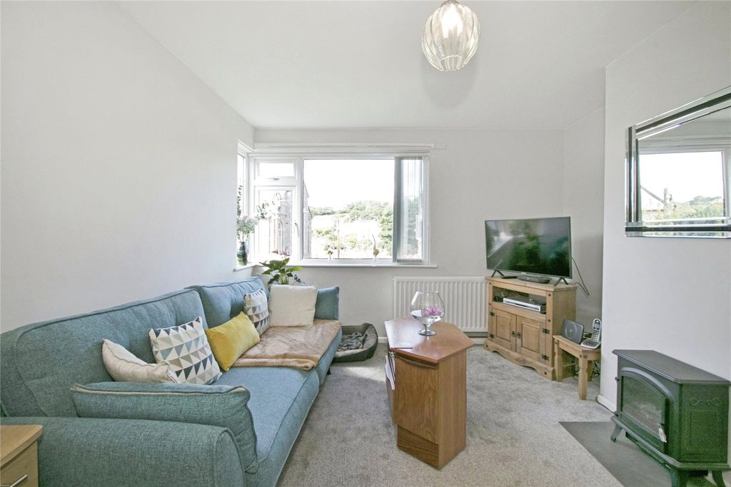 Property photo 3 of 13 Living Space