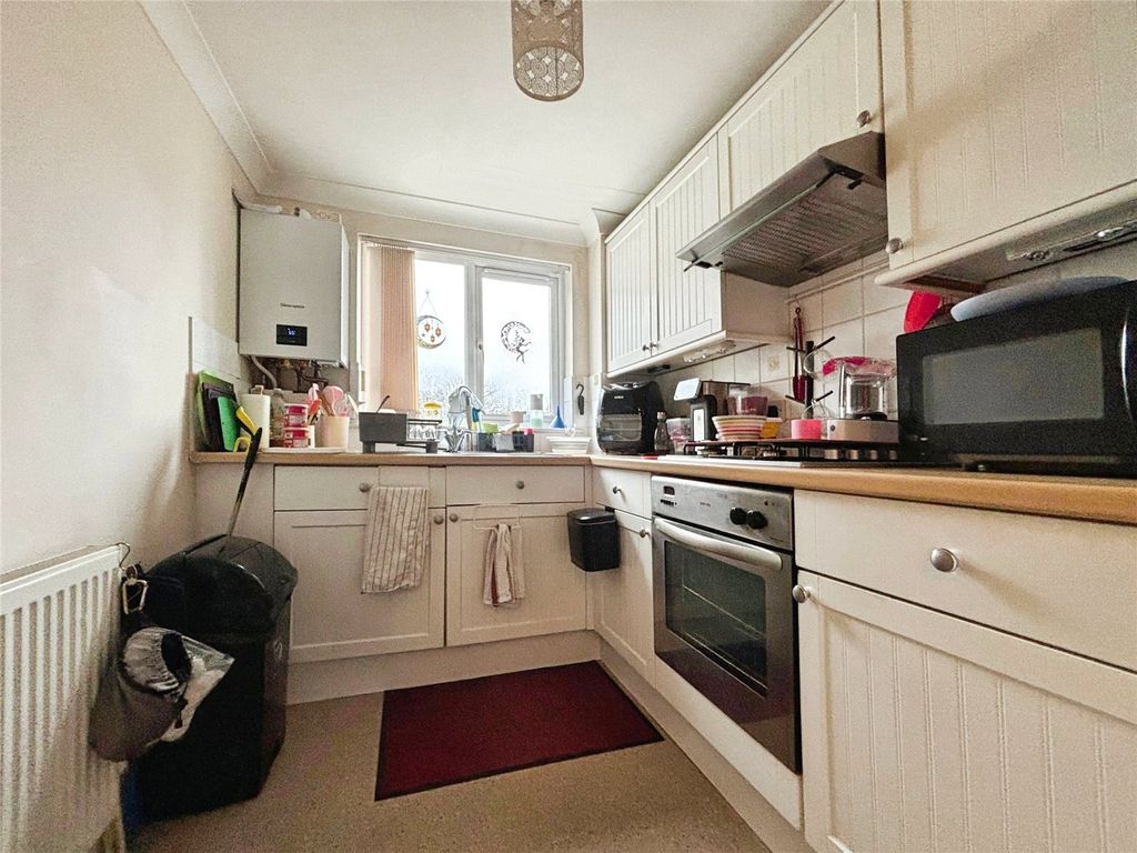 Property photo 3 of 9 Kitchen