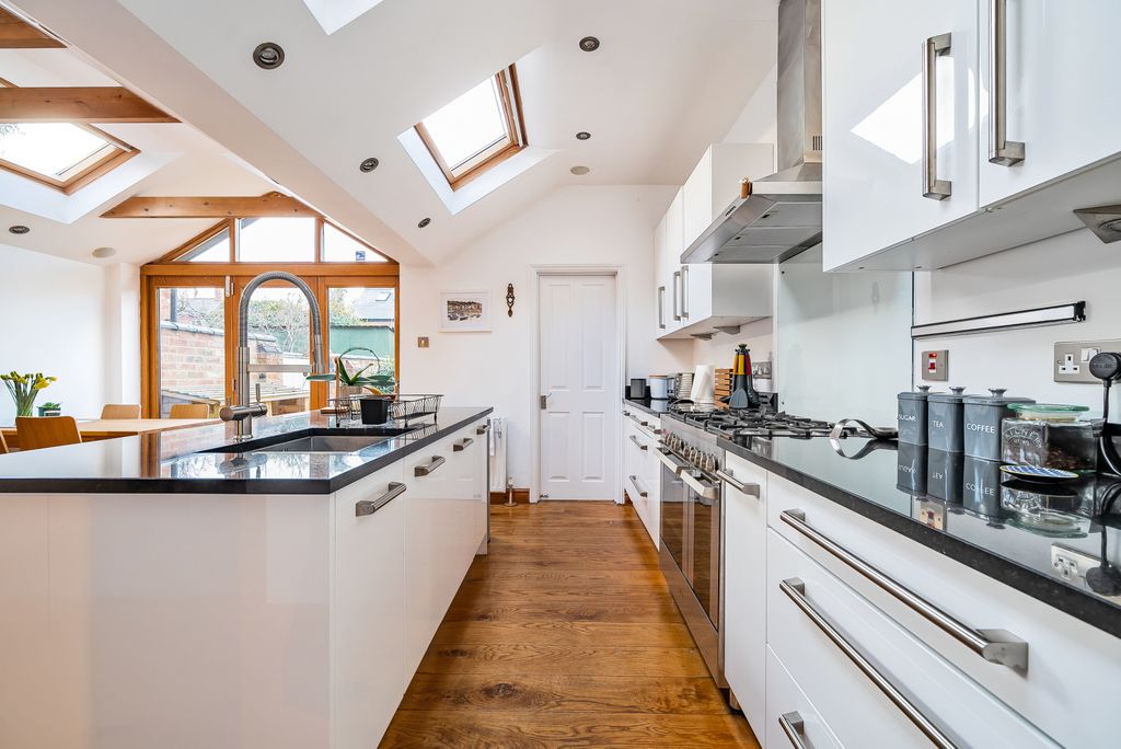 Property photo 3 of 21 Kitchen