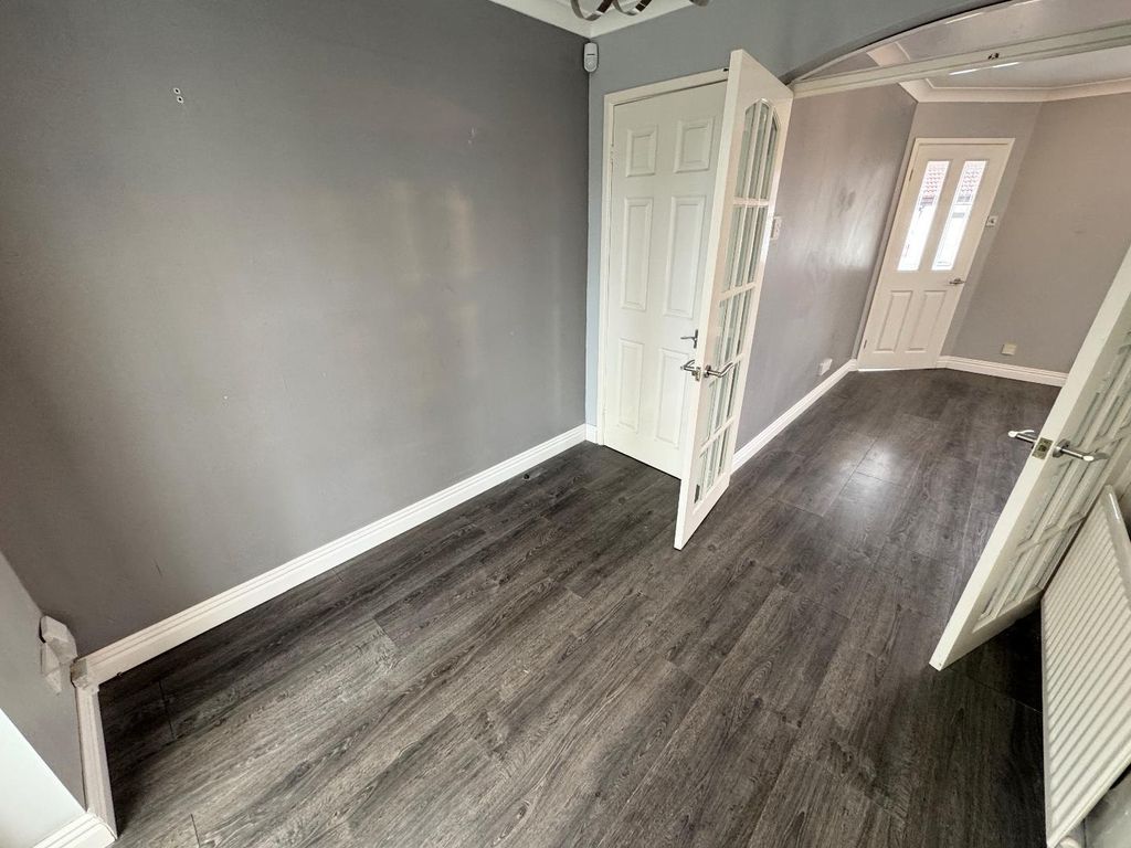 Property photo 3 of 11 Dining Room