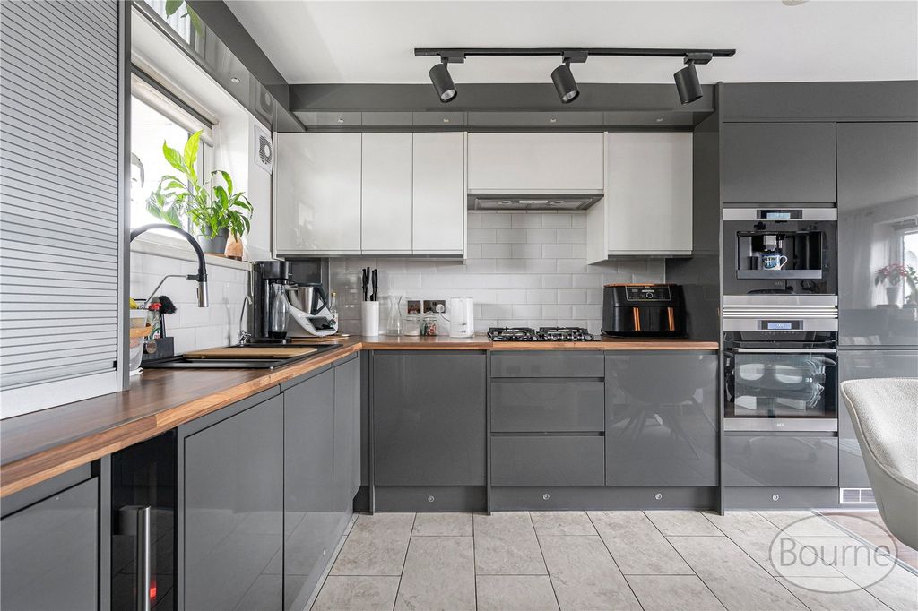 Property photo 2 of 18 Picture No. 22