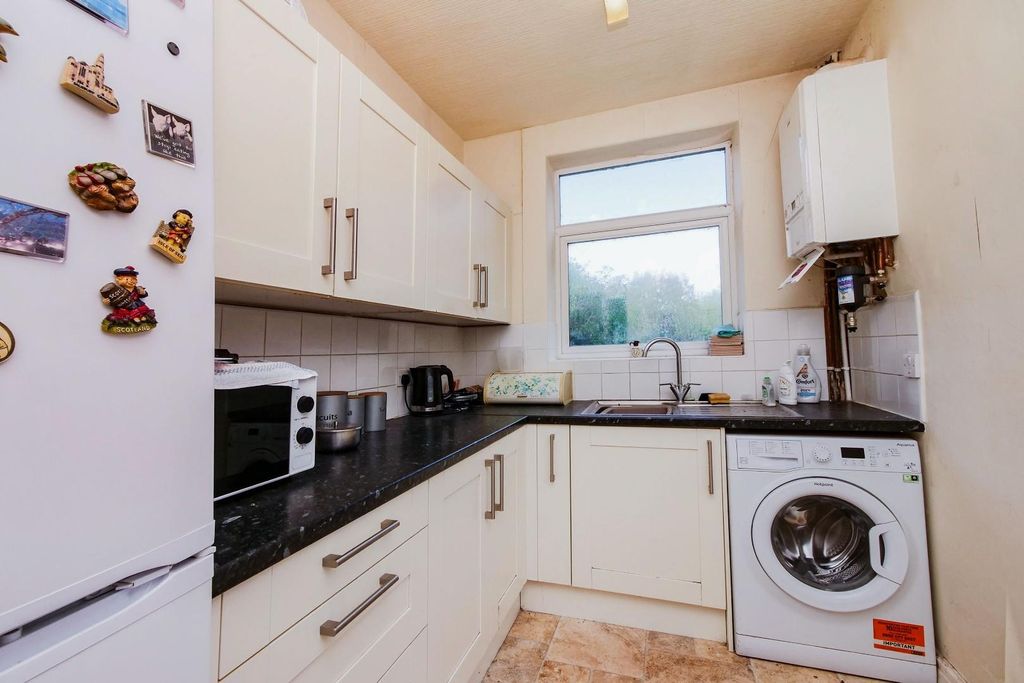 Property photo 2 of 10 Kitchen