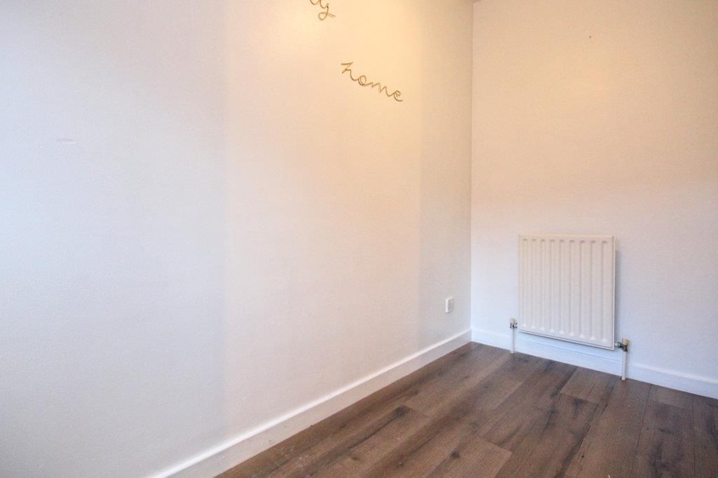 Property photo 2 of 10 Img_1877_Lzn.Jpg