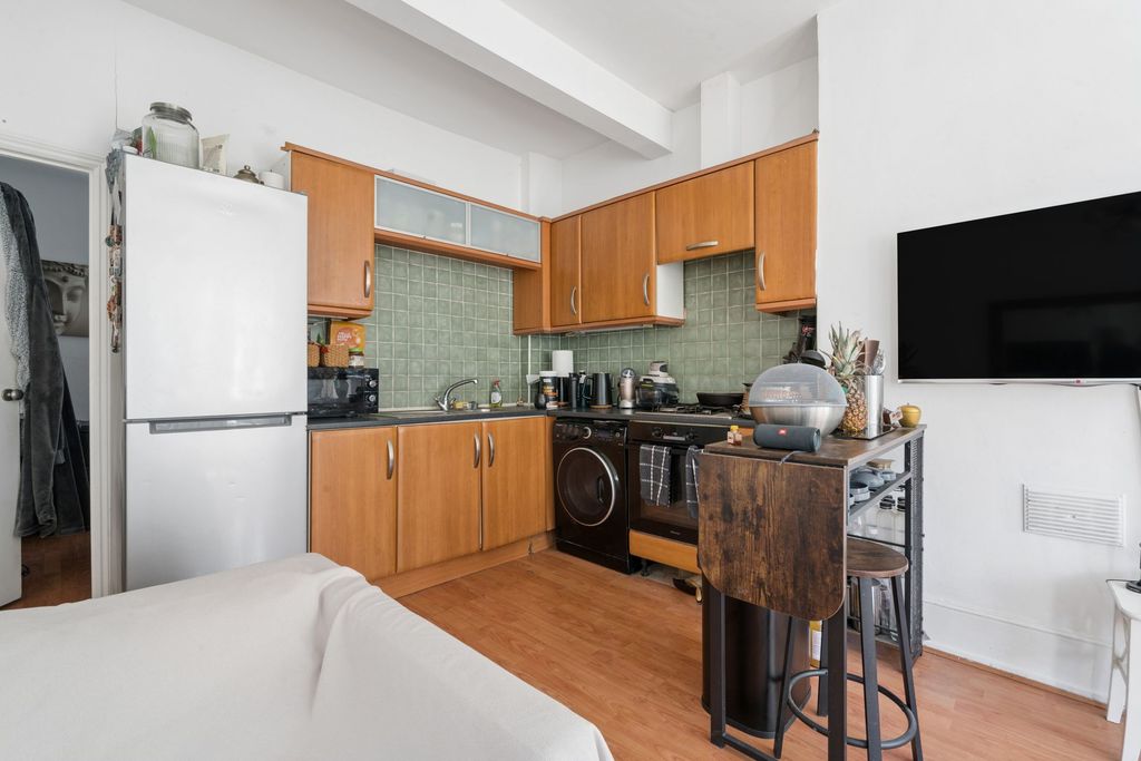 Property photo 2 of 7 Kitchen Area