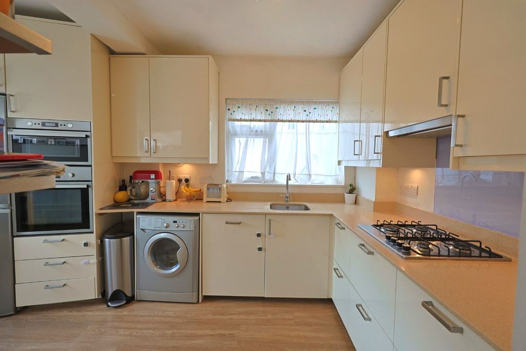 Property photo 3 of 13 2170085