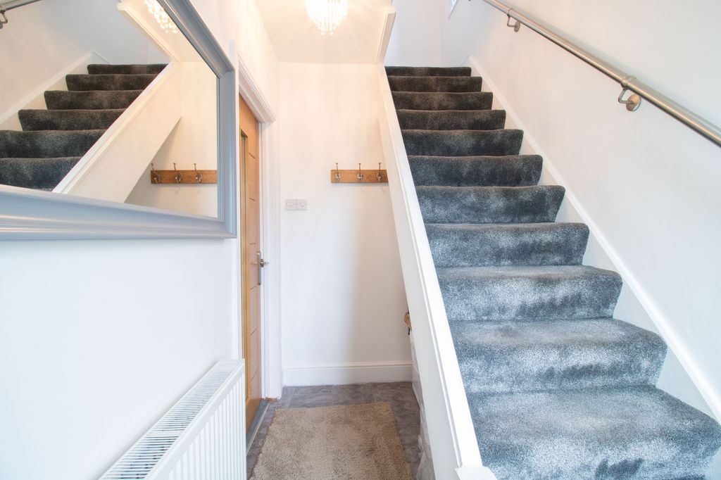 Property photo 2 of 31