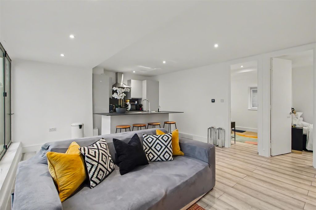 Property photo 3 of 12 3.Jpg