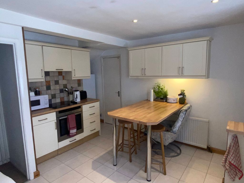 Property photo 3 of 5 Kitchen / Breakfast Room Pic 2