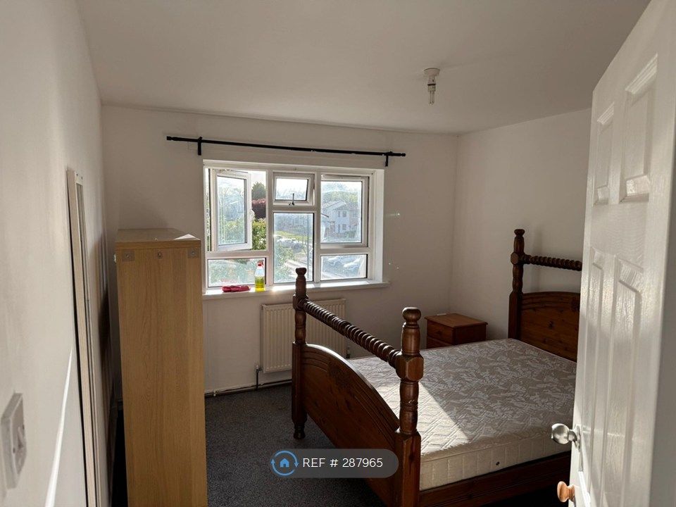 Property photo 1 of 8 Master Bedroom