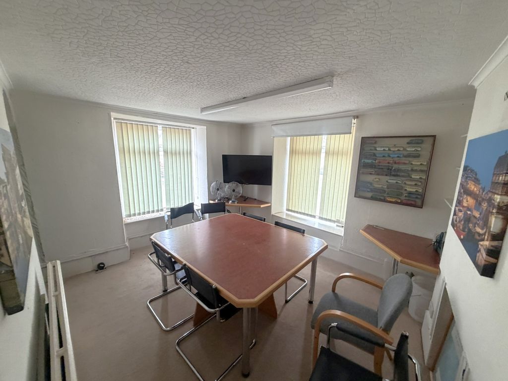 Property photo 2 of 10 Photo 8