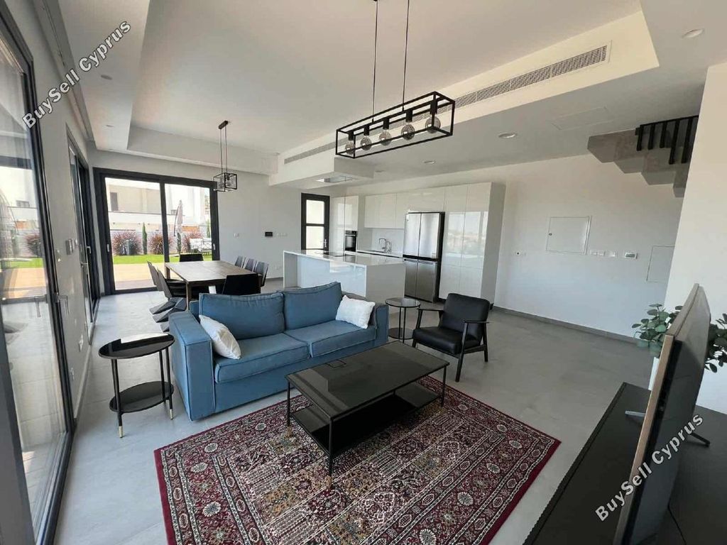 Property photo 2 of 26