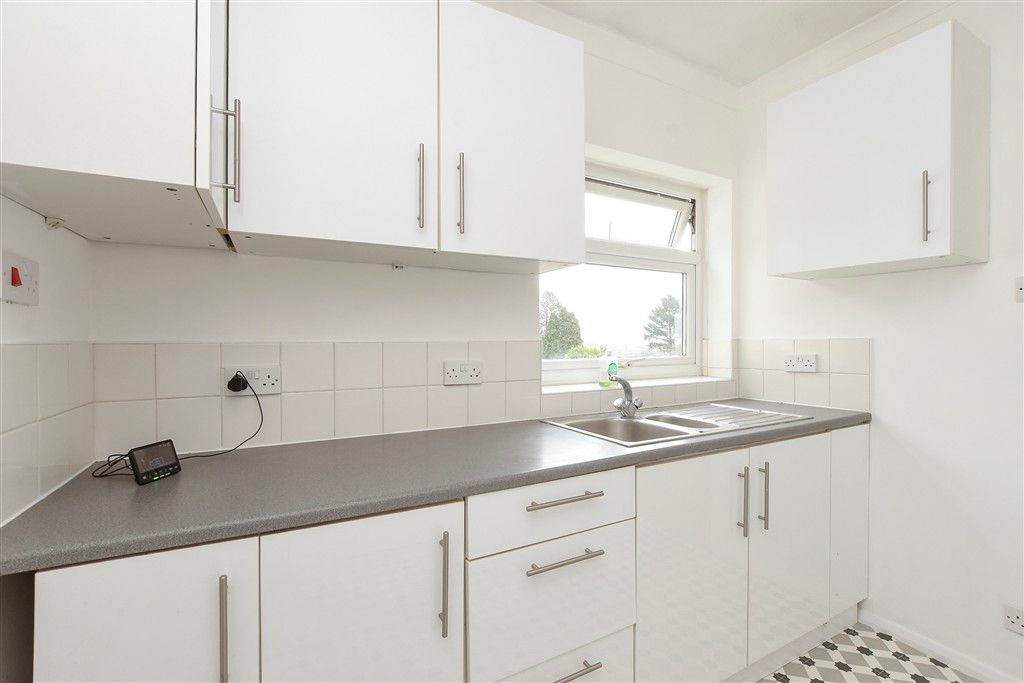 Property photo 3 of 14 Kitchen