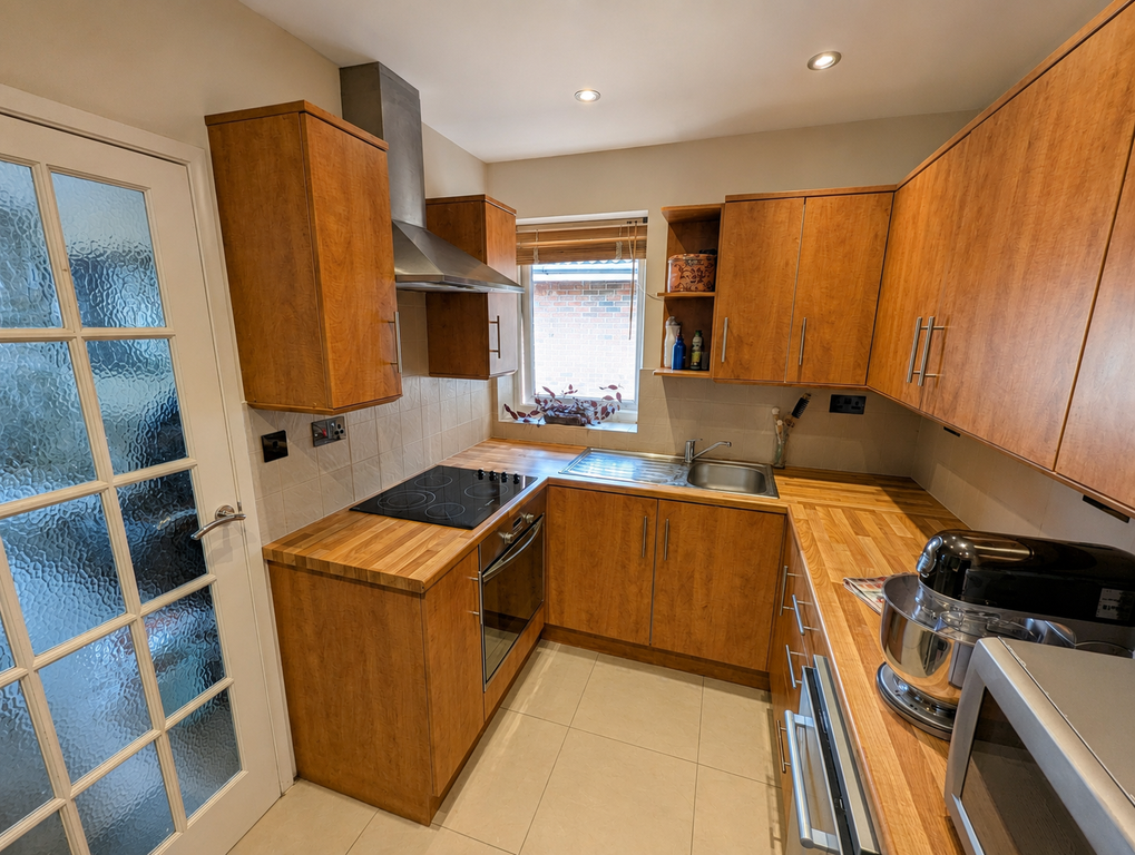 Property photo 2 of 7 Kitchen