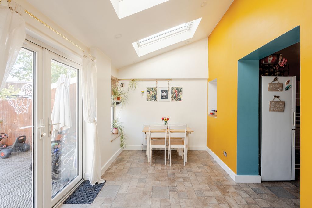 Property photo 1 of 19 Photo 9