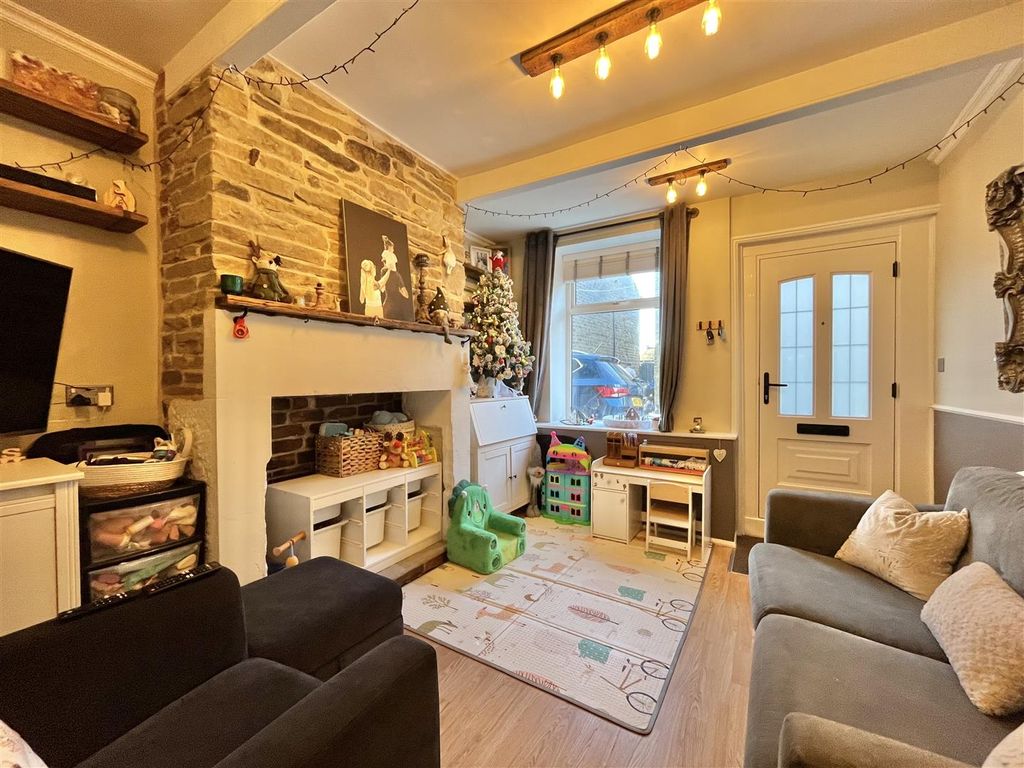 Property photo 2 of 8 Lounge