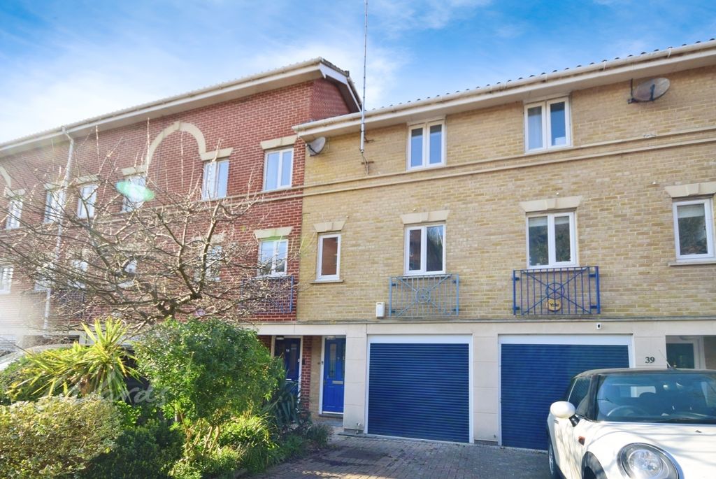 Property photo 1 of 10 Applecross Front