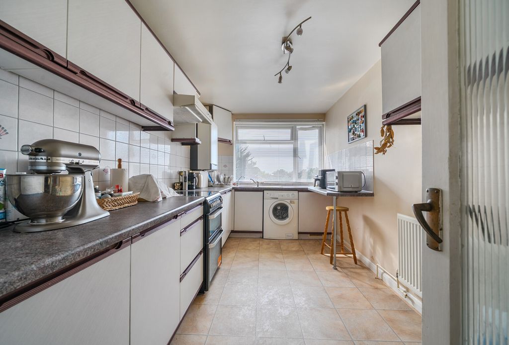 Property photo 2 of 10 1495562-12-6A6340...