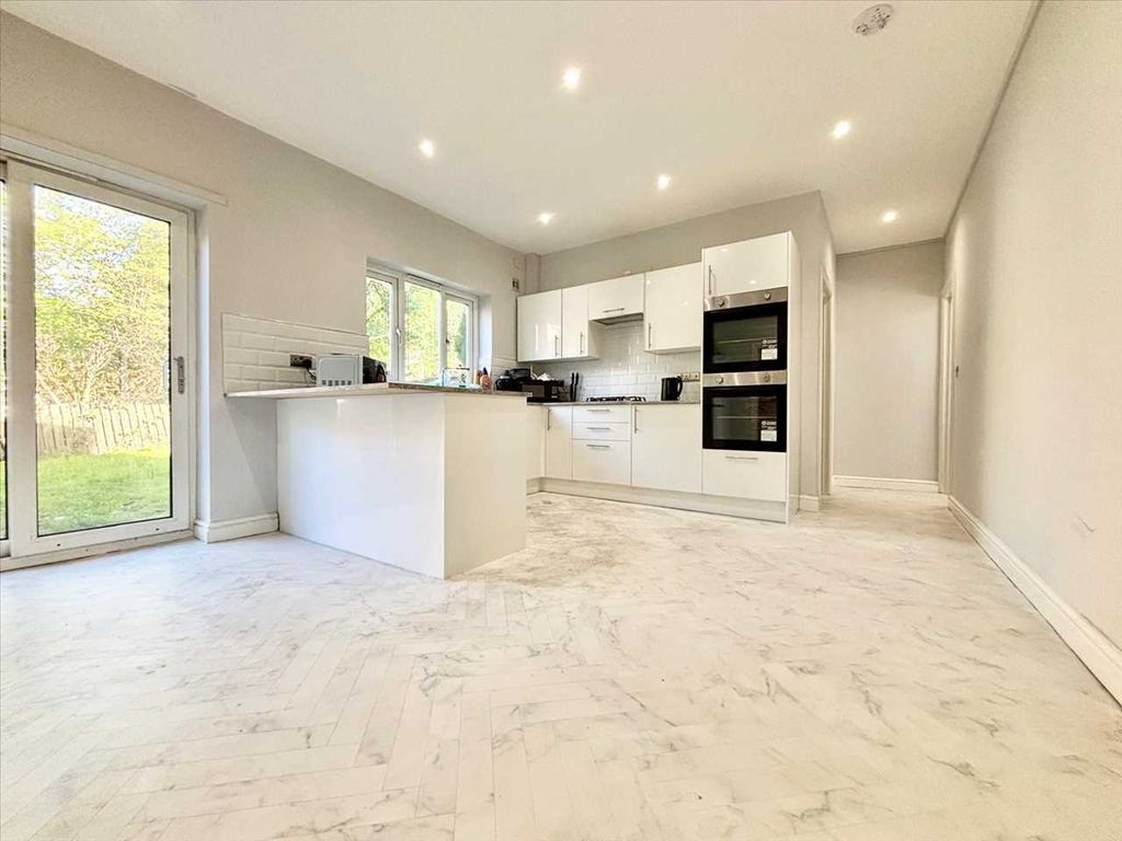 Property photo 2 of 26 Kitchen