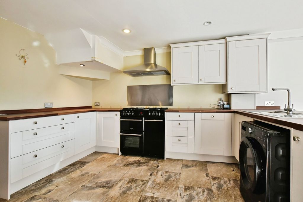 Property photo 2 of 17 Photo