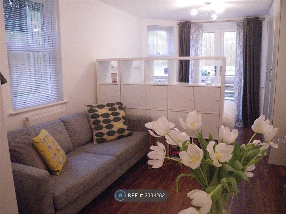 Property photo 3 of 10 Lounge Area