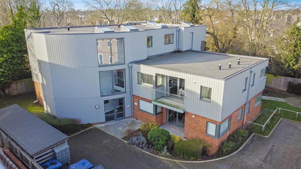 Property photo 1 of 10