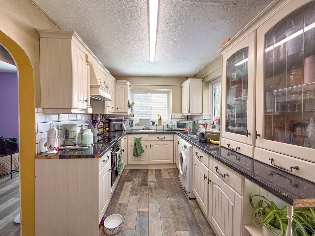 Property photo 2 of 36