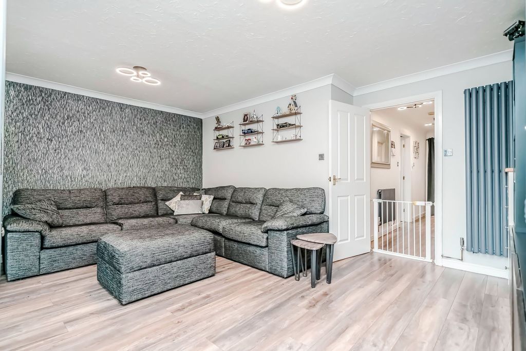 Property photo 2 of 40