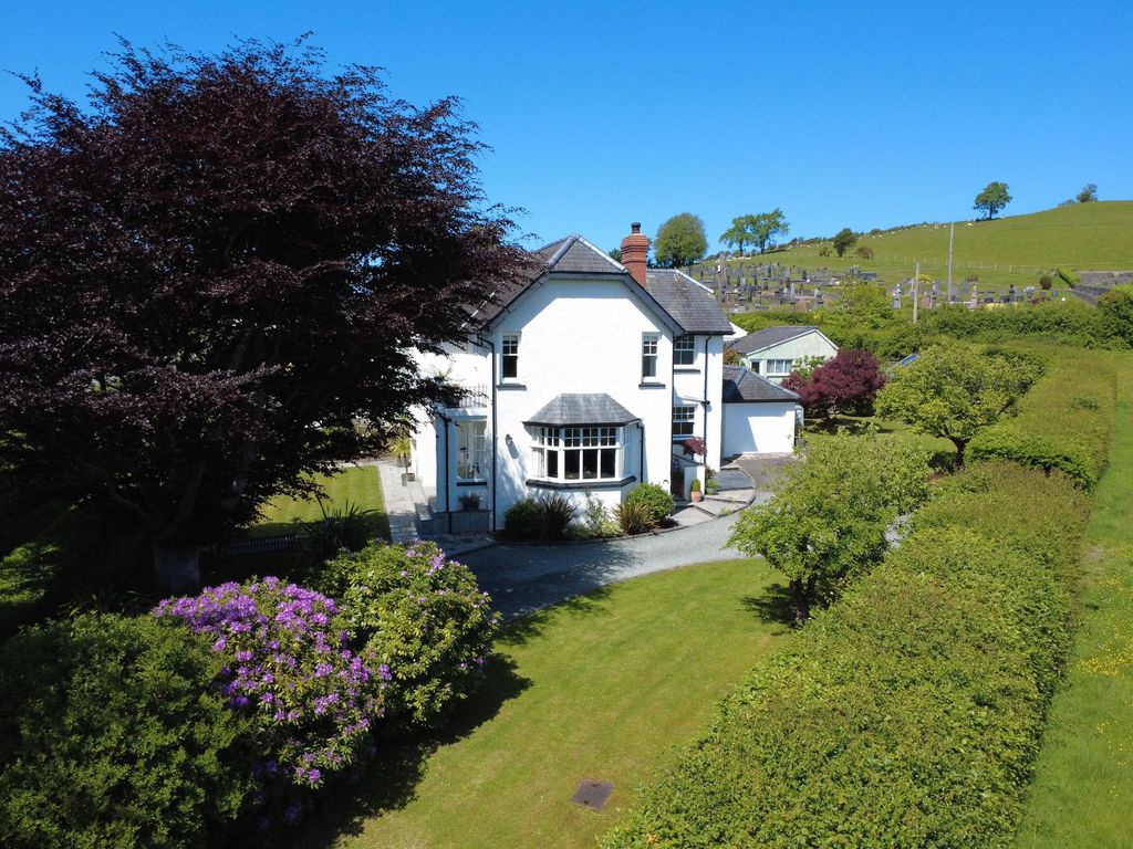 Property photo 3 of 37 Top Four