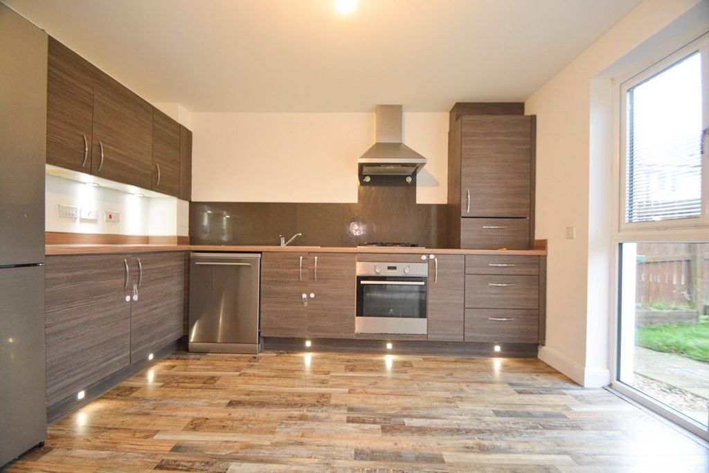 Property photo 3 of 20 4427618