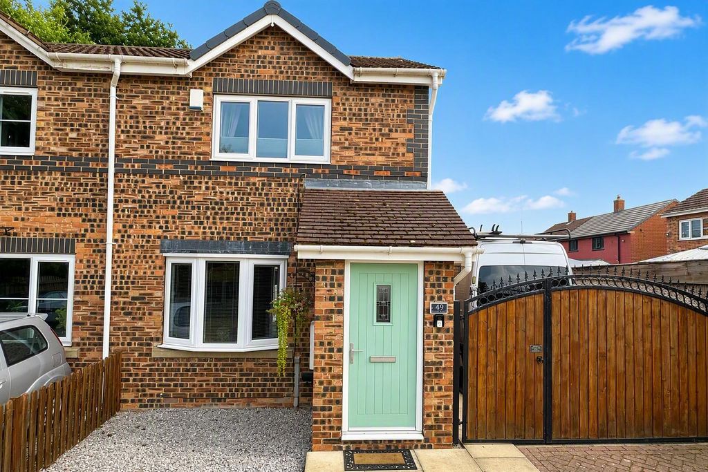 Property photo 1 of 17 Front Blue Sky.Jpeg
