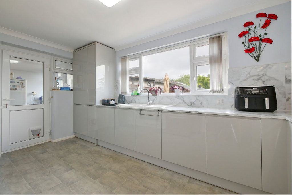 Property photo 3 of 46