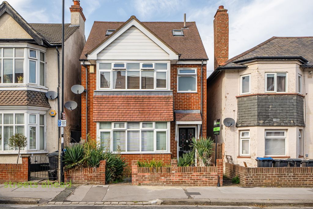 Property photo 1 of 16 2B794Eee-6c4A-40d...