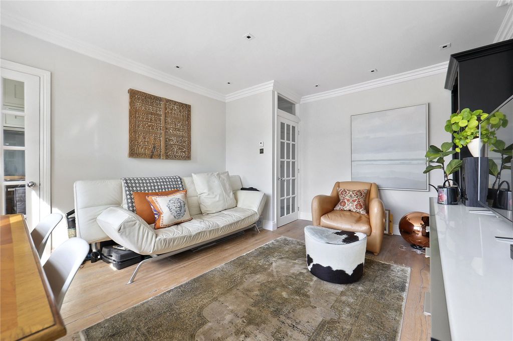 Property photo 2 of 8 Picture No. 12