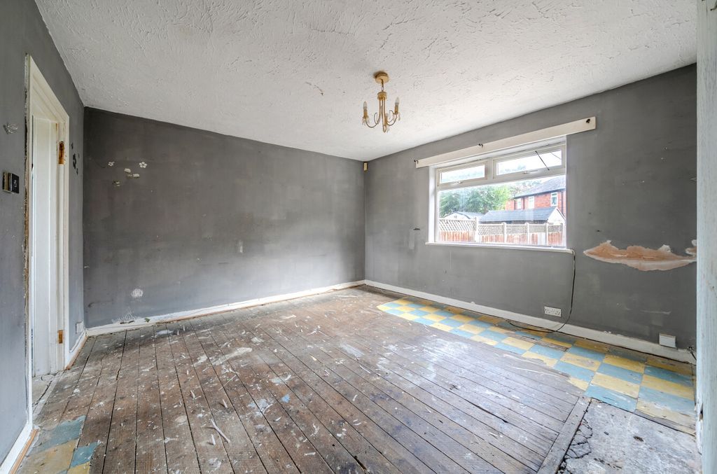 Property photo 3 of 16 Lounge